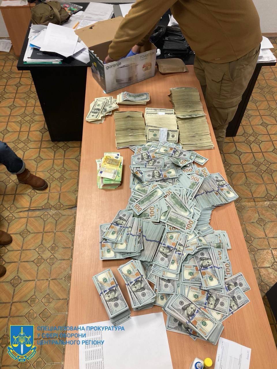 Almost $1 million was found during searches of the former head of the Chernihiv Regional Medical Commission: details have emerged. Photos and video
