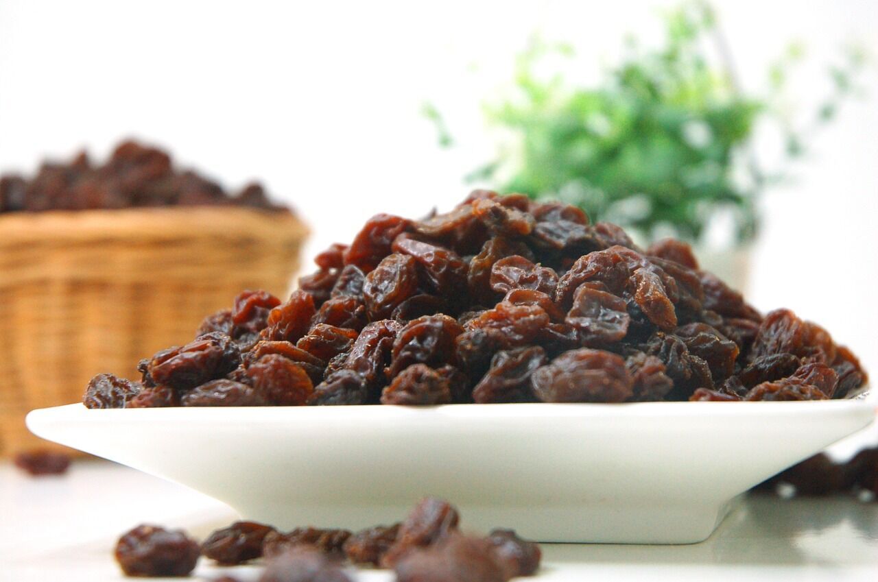 Do you know what raisins are made of? A seemingly ordinary question has set the Internet abuzz