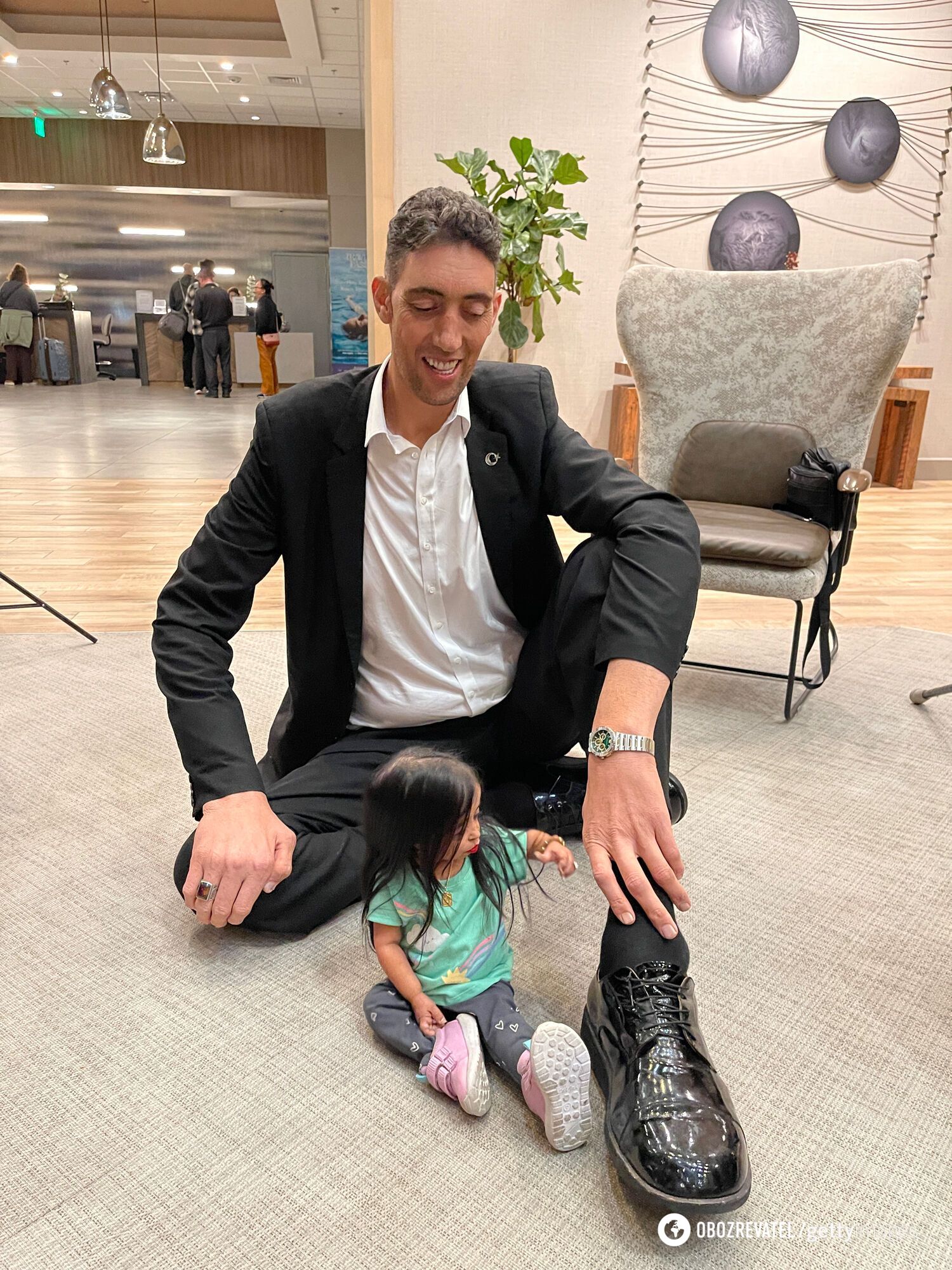 The smallest woman and the tallest man in the world meet again: 10 photos that will not leave you indifferent