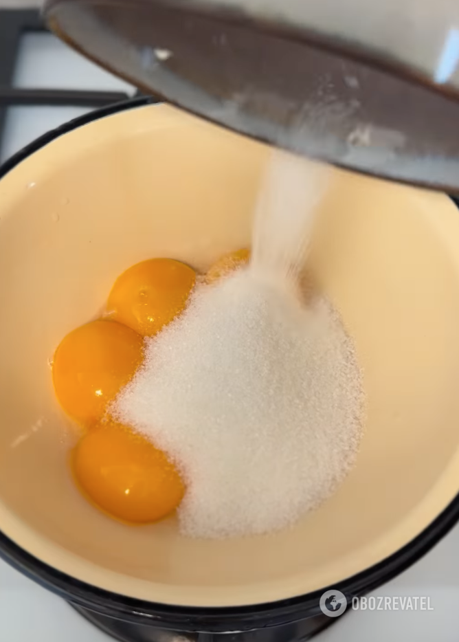 Egg yolks with sugar