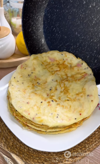 Light breakfast with cheese and ham in the form of pancakes: how to cook
