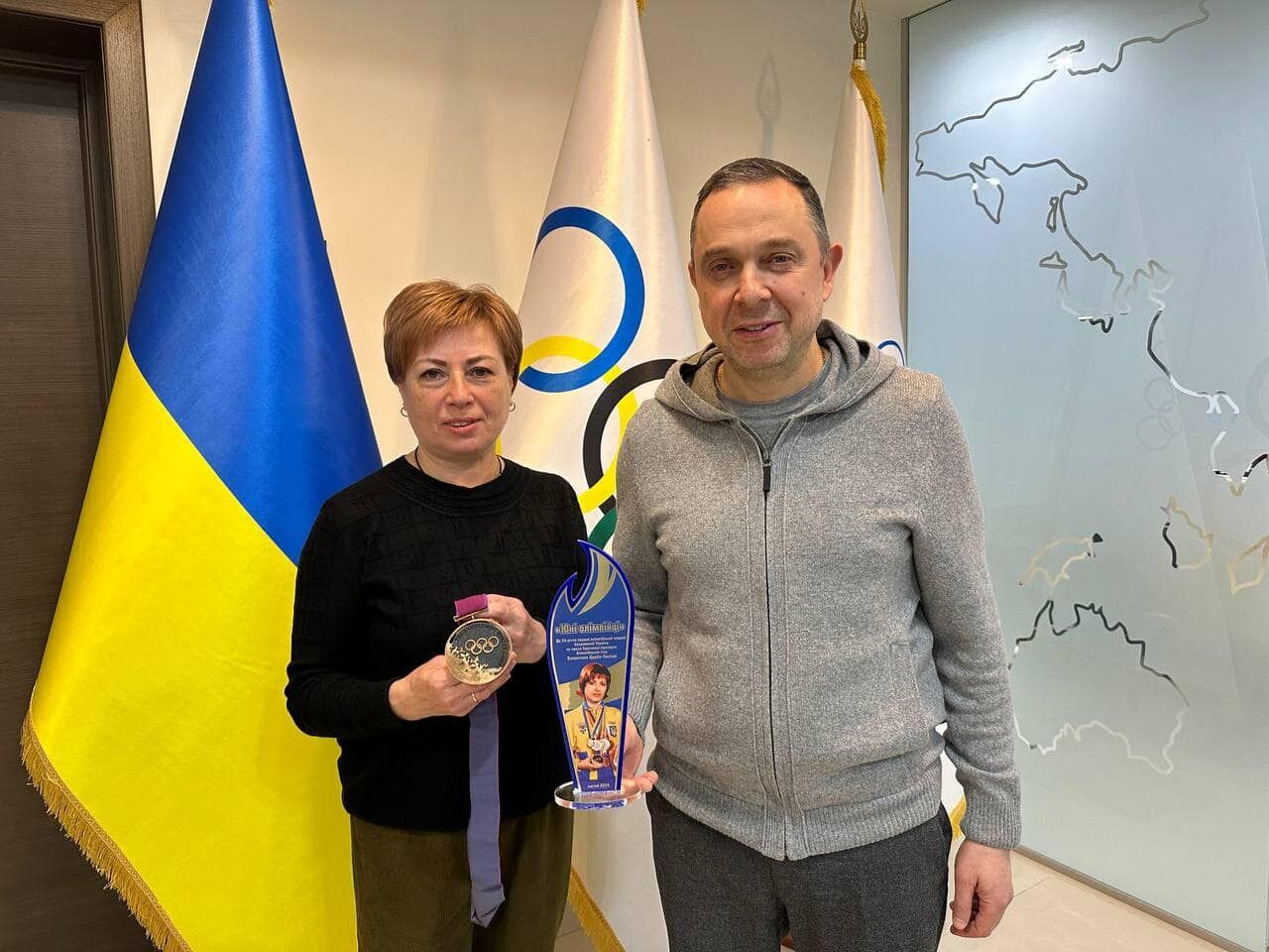 A Ukrainian woman won her historic biathlon medal in someone else's shoes and after her opponent fell: 30 years of our first independent Olympic medal