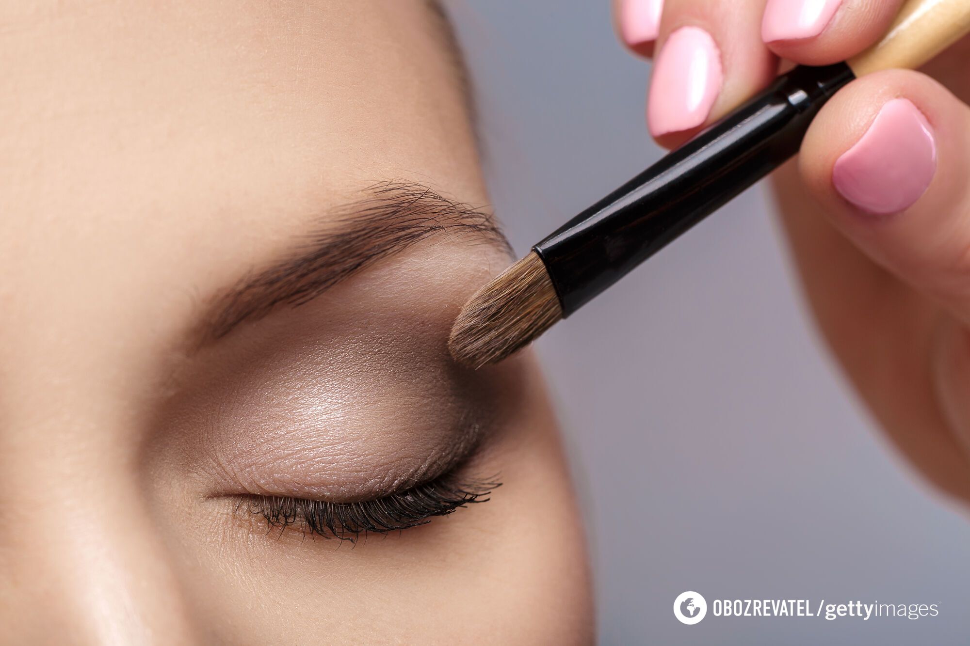 What eyeshadows to choose to look younger: three options that work wonders. Photo