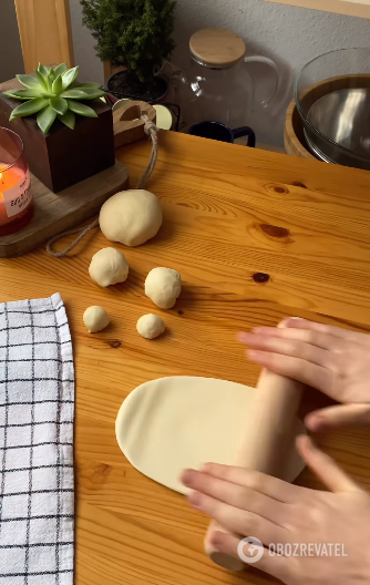 Roast with meat and potatoes in dough cups: how to surprise your family at dinner