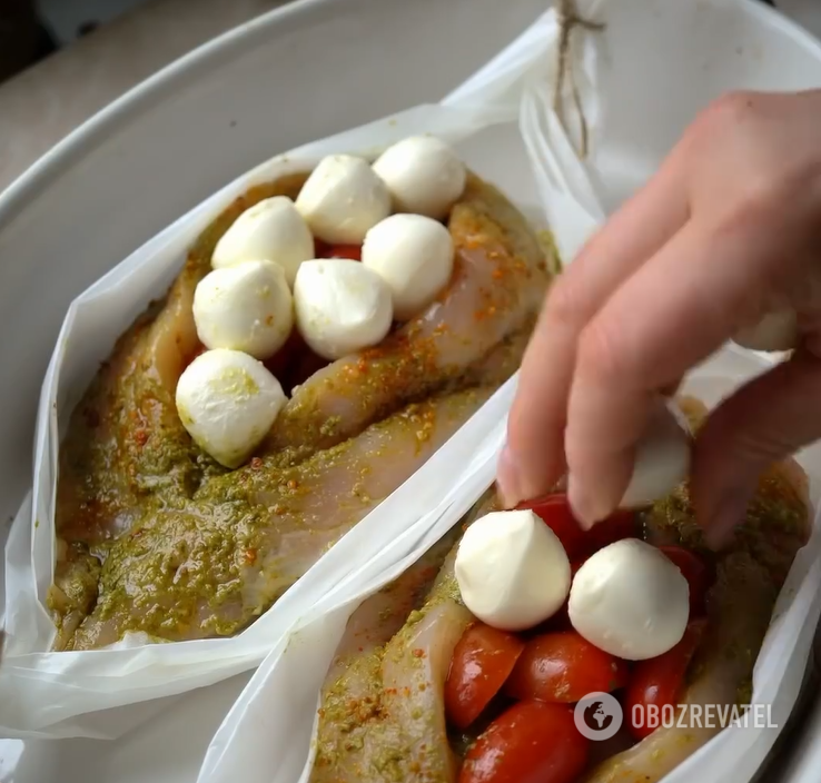 The most delicious recipe for baked chicken fillet: it will not be dry