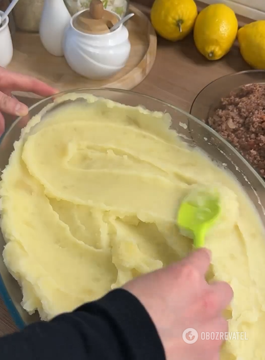 Very satisfying and budget-friendly: how to make a delicious mashed potato casserole for lunch