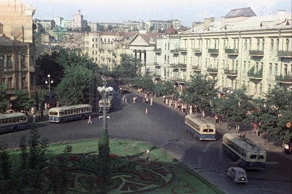 The network showed what the streets of Kyiv looked like in the 1950s. Archival color photos