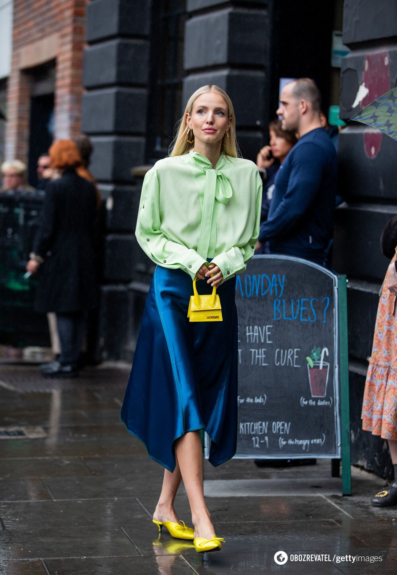 What to wear with midi skirts: 5 stylish combinations that add lightness to the look