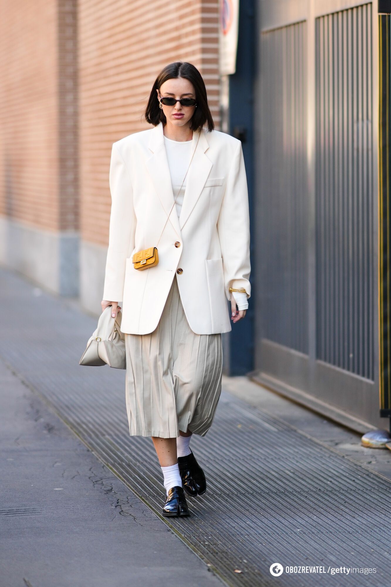 What to wear with midi skirts: 5 stylish combinations that add lightness to the look