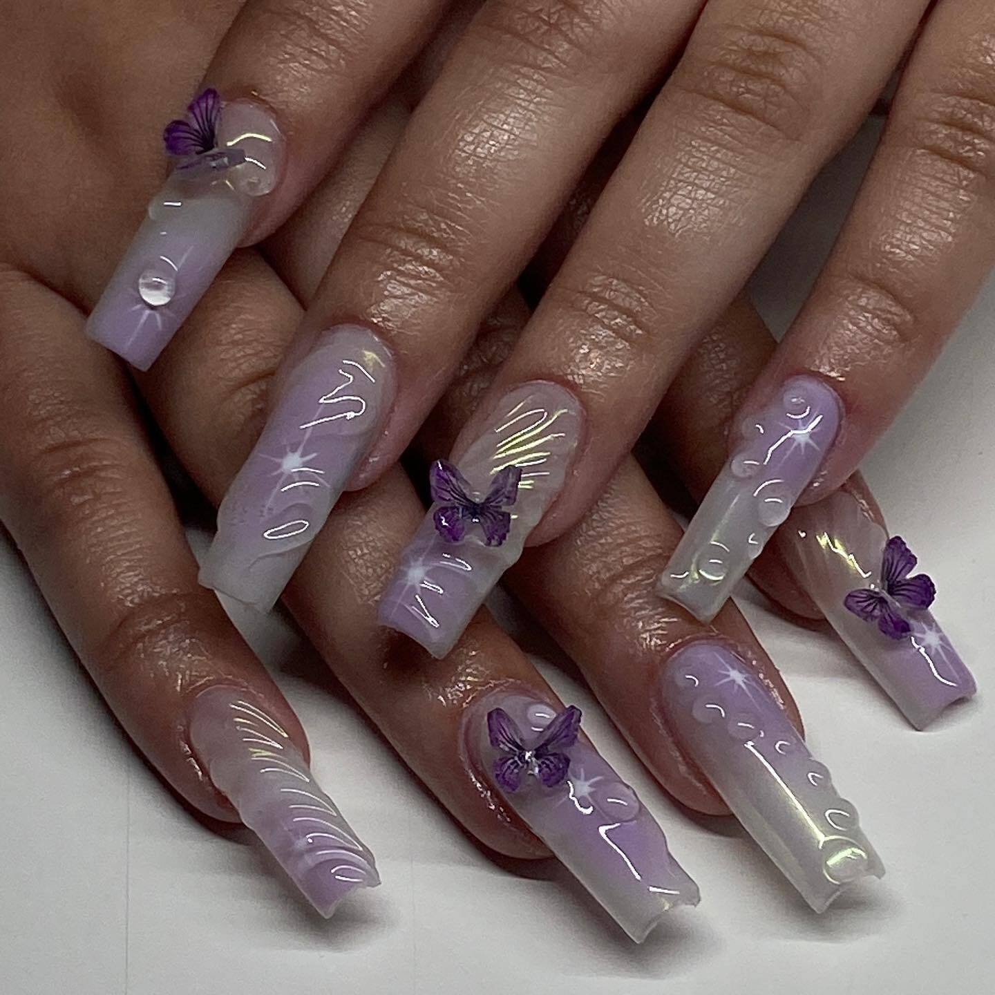 Wszystkie odcienie fioletu. Ponad 10 modnych opcji manicure tej wiosny