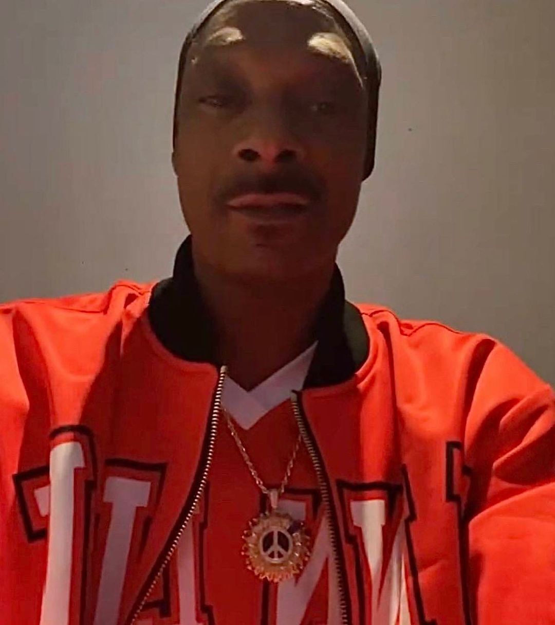 ''Our Cossack!'' Rapper Snoop Dogg was spotted wearing a piece of jewelry in support of Ukraine. Photo