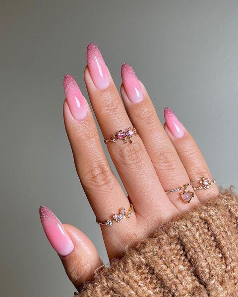 With flowers and hearts. 10 delicate spring manicure ideas that will suit all women