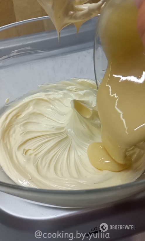 Kultowe słodycze ''Ptasie mleko'' z mlekiem skondensowanym: jak zrobić w domu