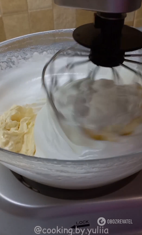 Kultowe słodycze ''Ptasie mleko'' z mlekiem skondensowanym: jak zrobić w domu