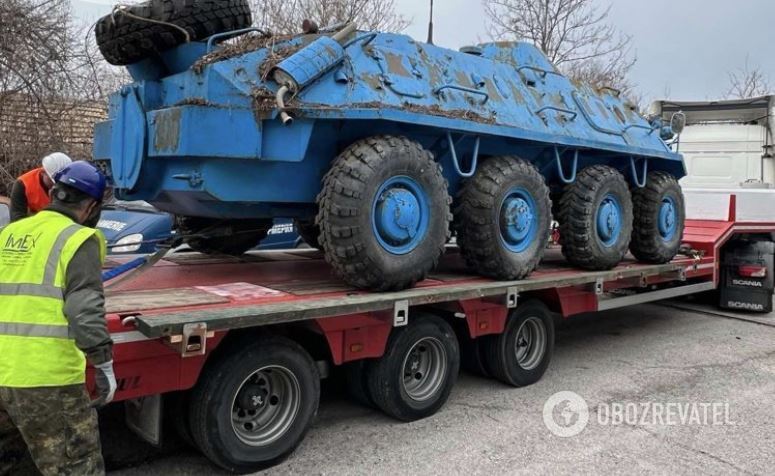 100 APC przekazanych przez Bułgarię jest transportowanych na Ukrainę