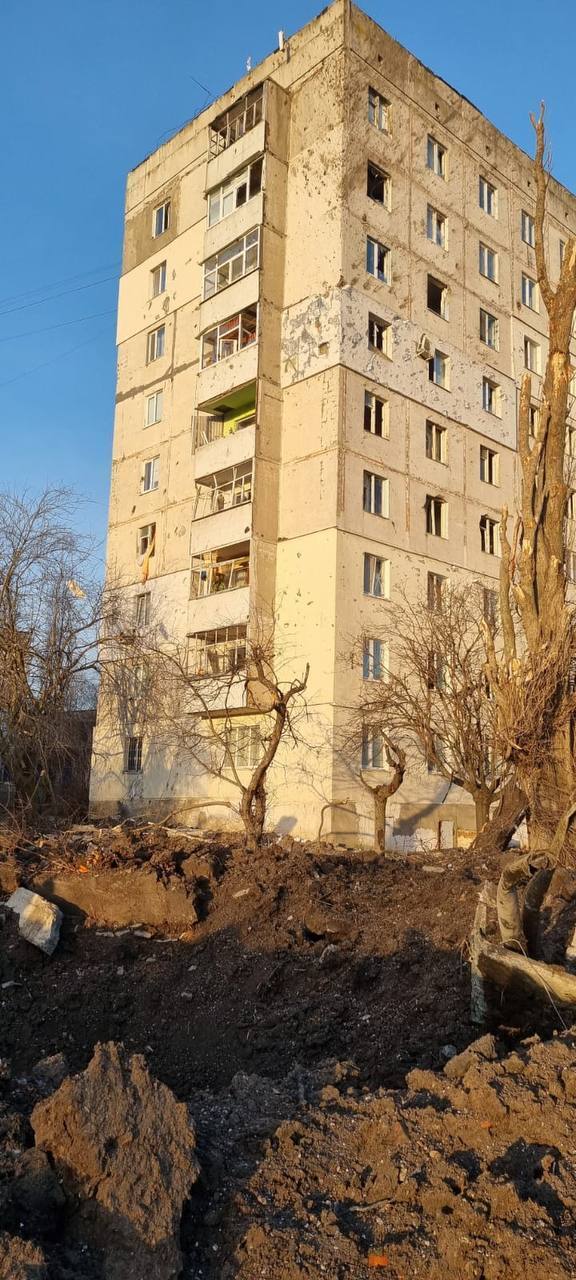 Russians hit Kupiansk with guided bombs, damaging nine-story building and agricultural enterprise. Photo