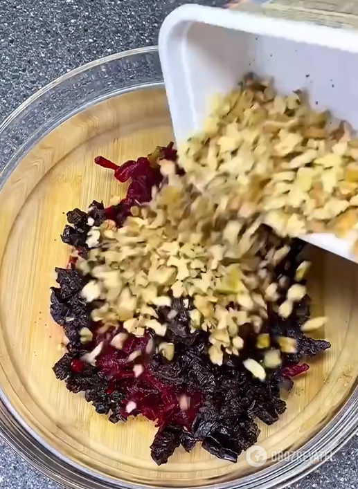 Tasty salad with beets, prunes and nuts: better than Vinaigrette and Shuba