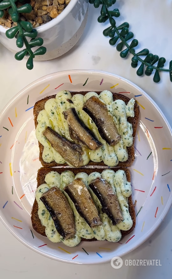 Canapes with sprats and unusual spread: an interesting appetizer for the holiday table