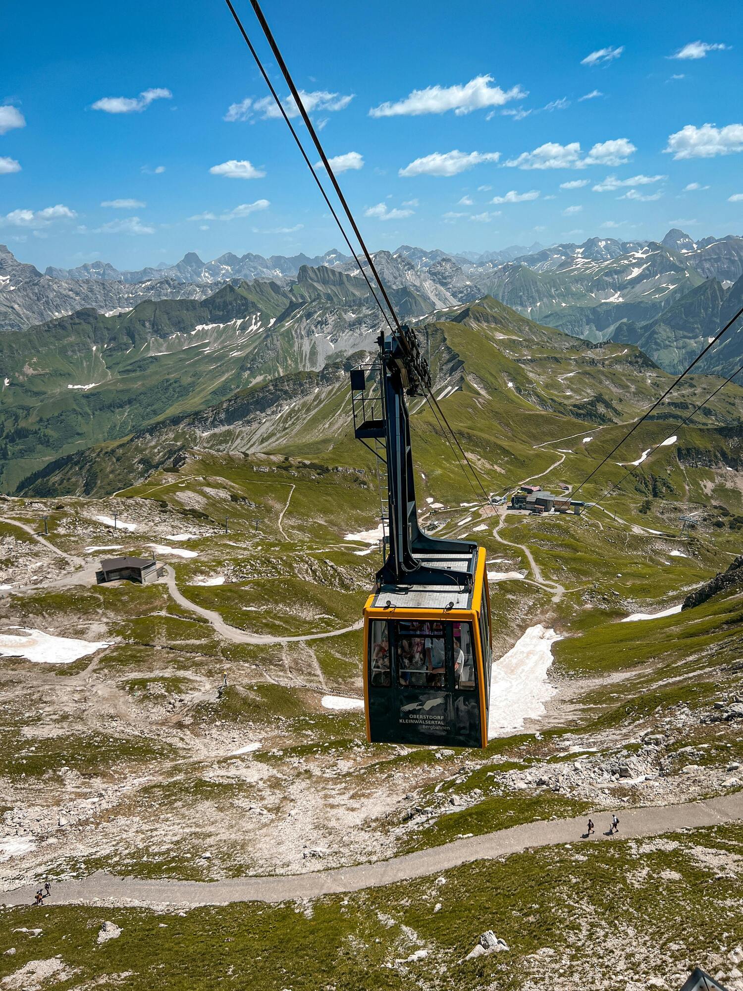 Ski resorts in France, Italy and Switzerland are left without snow: artificial snow does not save, locals are sounding the alarm