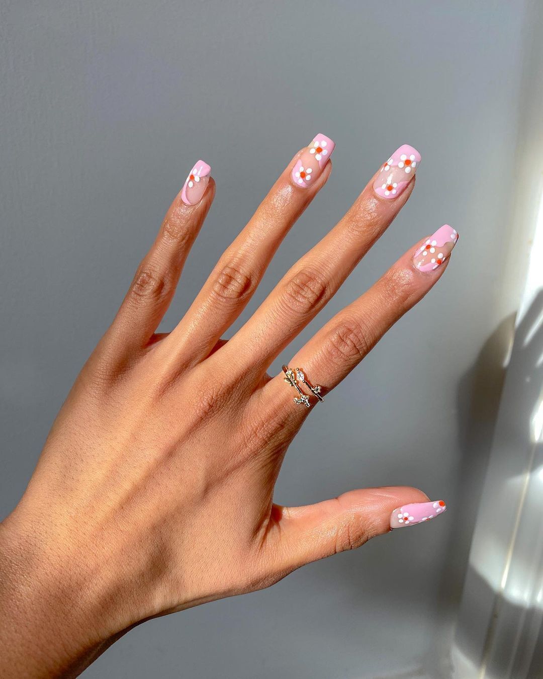 Spring is coming soon. What manicure will be in fashion and why you should pay attention to floral design and jelly nails