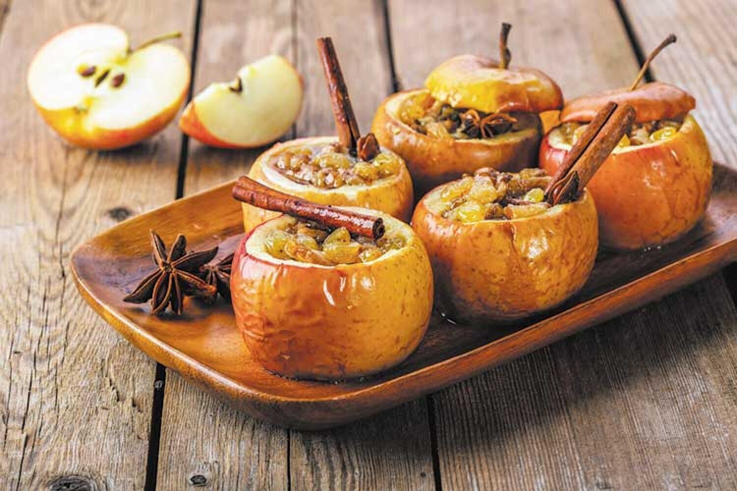 Baked apples with honey and nuts