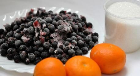 How to cook frozen berry compote for the winter in a slow cooker: a recipe