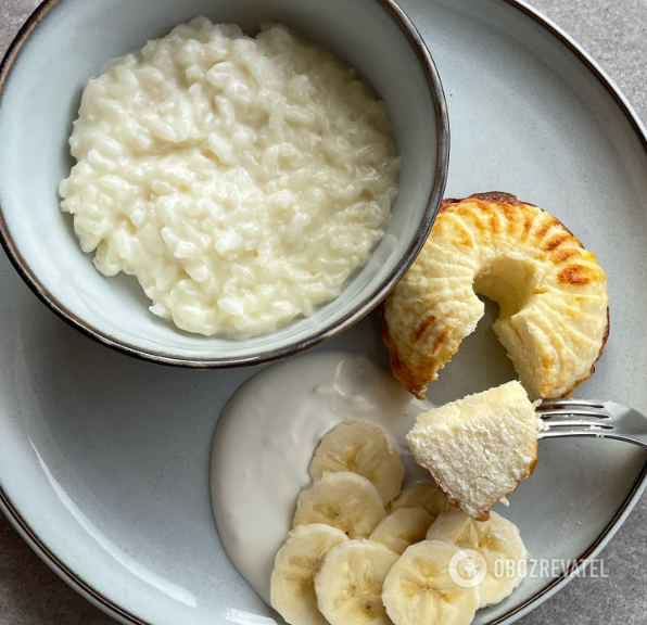 Podawać z kwaśną śmietaną i bananem