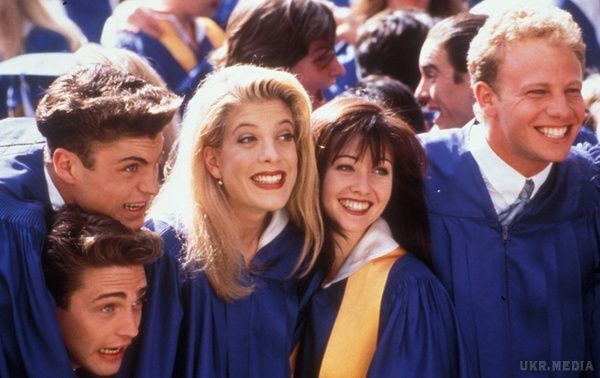 Od ''Alfa'' do ''Beverly Hills, 90210'': 10 kultowych seriali, które oglądała niemal cała młodzież lat 90.