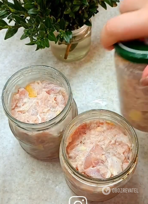 How to cook ham in a jar: it can be stored for a long time