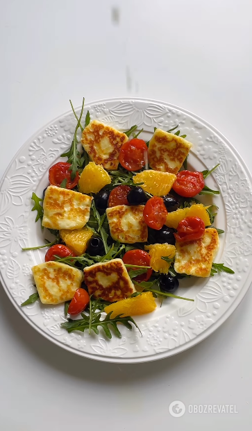 Warm salad with fried cheese and oranges: how to prepare a spectacular appetizer