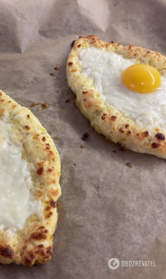 Basic crispy khachapuri: no need to prepare yeast dough