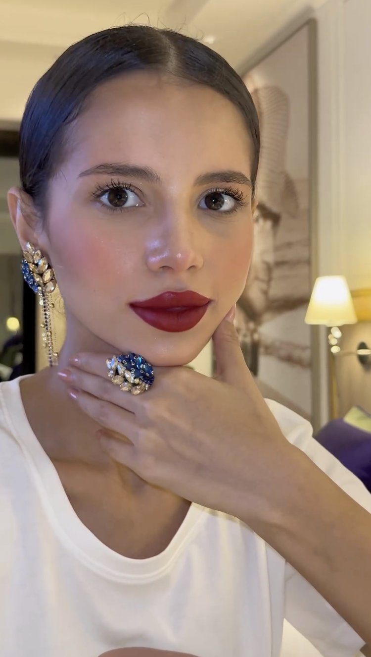 ''Glory to Ukraine!'' The participants of Miss World 2023 recorded a touching video, and Sofia Shamiya impressed with a symbolic image