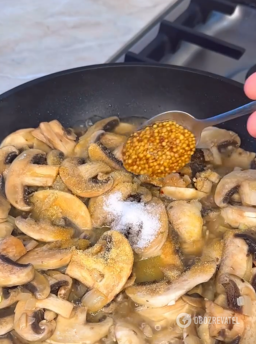 Budget mushroom gravy: for potatoes, pasta and any porridge