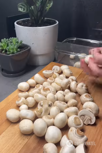 Quick pickled mushrooms that can be eaten the next day