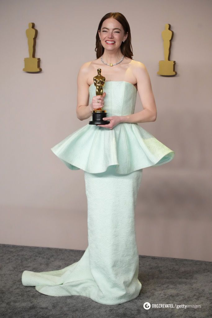 Najlepsze kobiece stylizacje na Oscarach 2024: Barbie w czerni, Ariana Grande w ''kocu'' i retro Jennifer Lawrence.