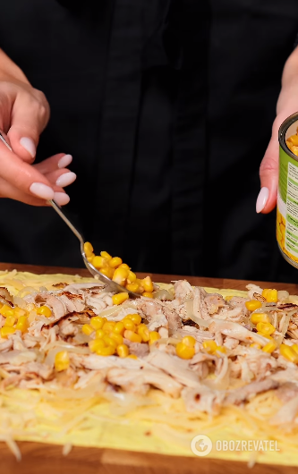 Original pita bread pie with chicken and corn: when you don't have time to knead the dough