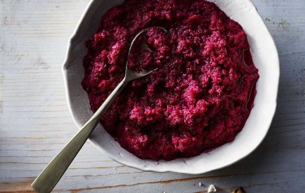 Spicy sauce with horseradish and beets