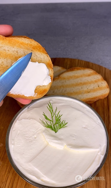 Delicate homemade Philadelphia cream cheese: you will need only 4 ingredients