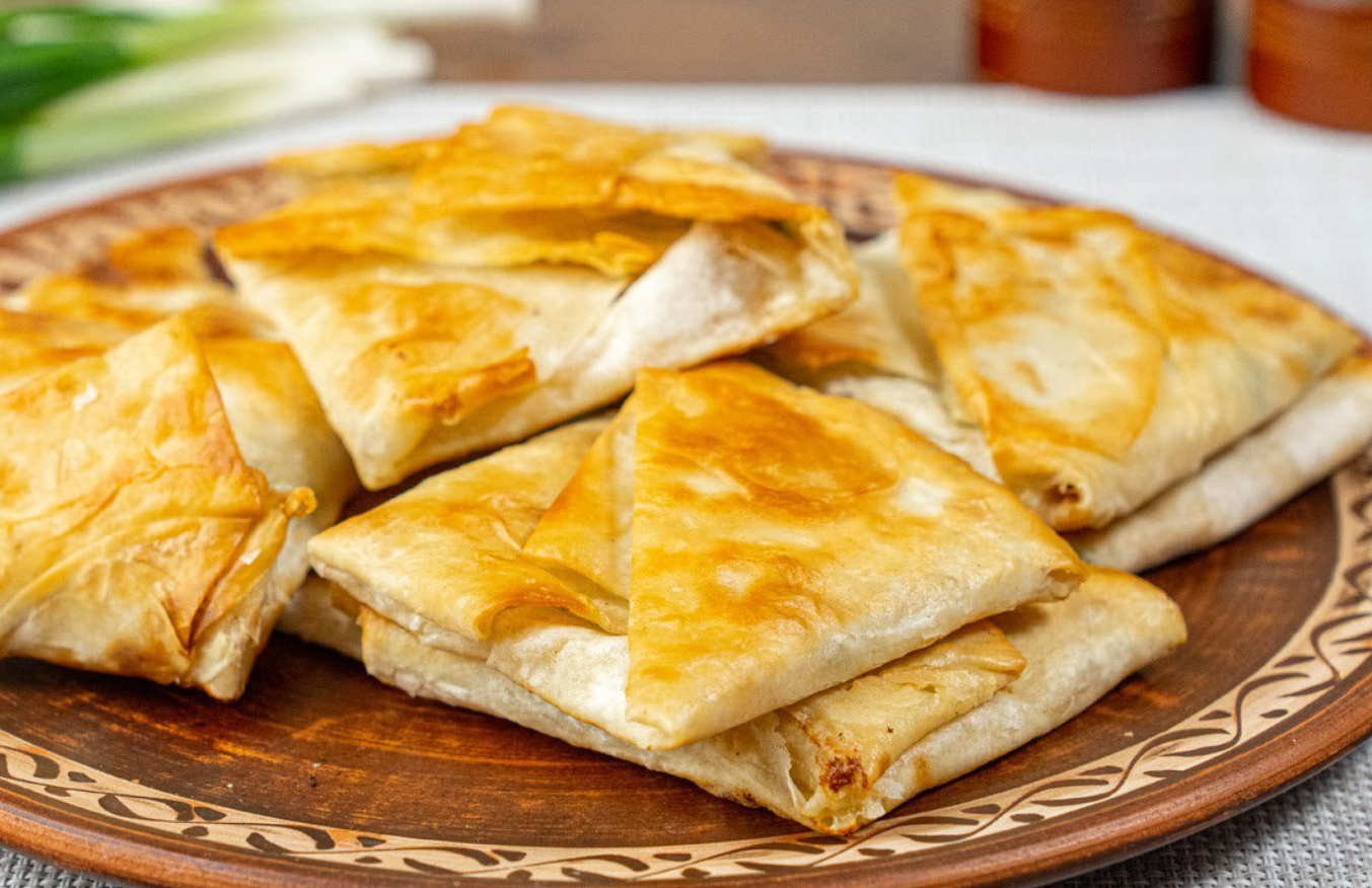 Recipe for pita bread chebureks with cheese