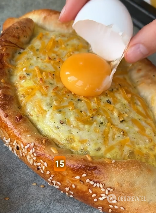 Perfect Adjarian khachapuri: when to add the yolk so that it is raw and does not spread out
