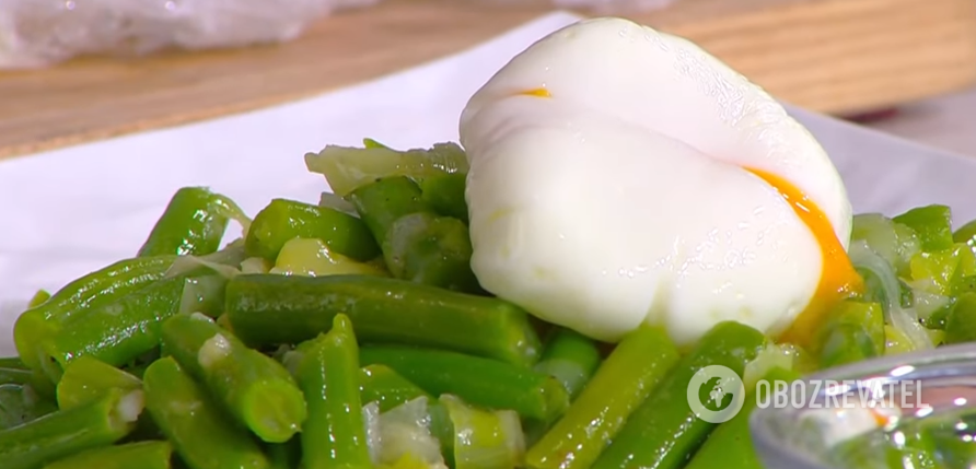 Delicious asparagus beans with a poached egg: how to prepare this nutritious breakfast in 10 minutes