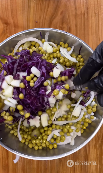 What tasty salad to prepare with red cabbage: a budget dish