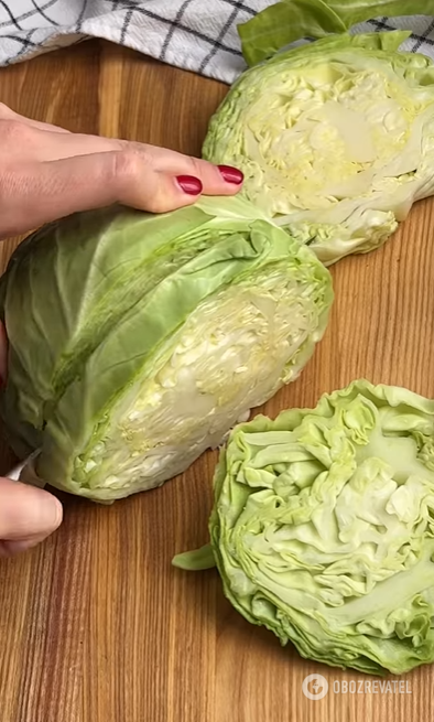 How to cook young cabbage steaks: an easy snack idea