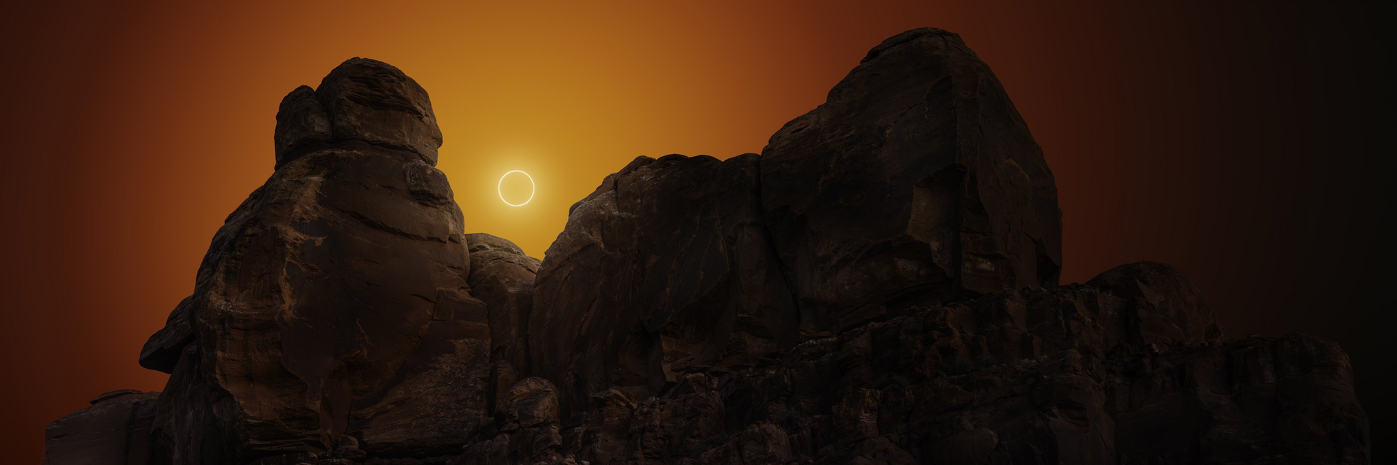 Astrophotographer showed a photo of a solar eclipse that took 5 months to create: it looks like another world