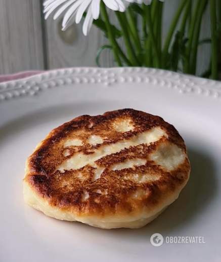 Delicious lazy cheesecakes: fried like pancakes