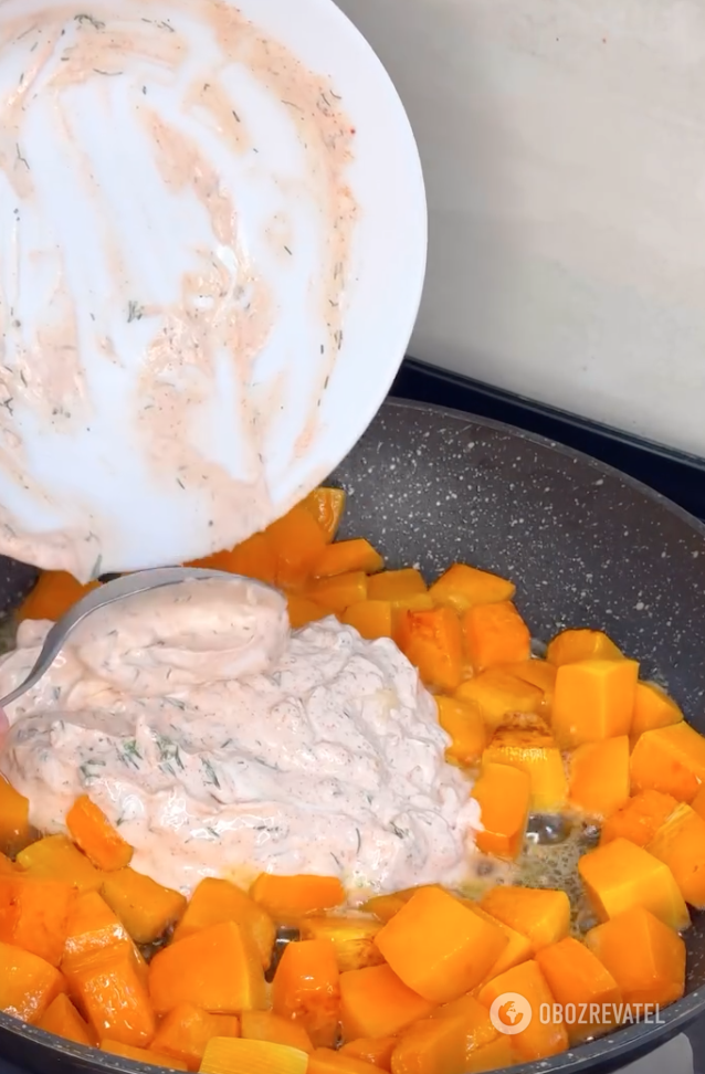 Cooking pumpkin with sour cream