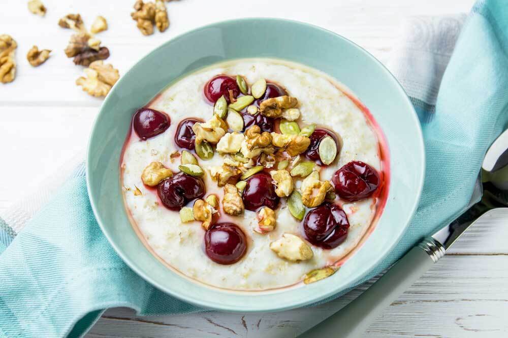 Oatmeal with cherries