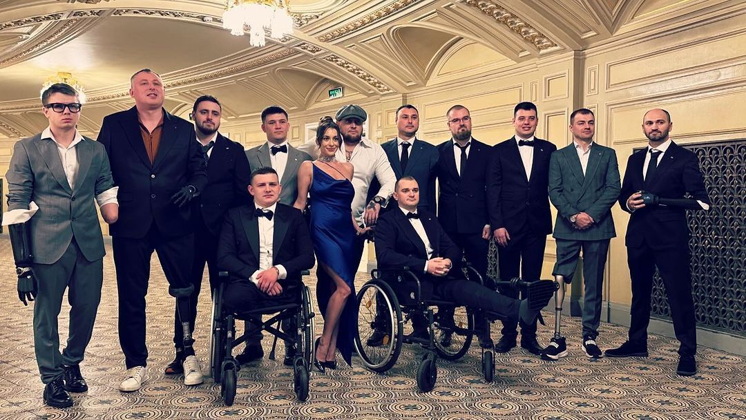 Ukrainian porn actress Josephine Jackson staged a photo shoot with AFU soldiers who lost their limbs: how the network reacted