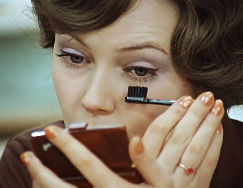 Chalk instead of eye shadow and a knife for curling eyelashes: how women in the USSR used to make up