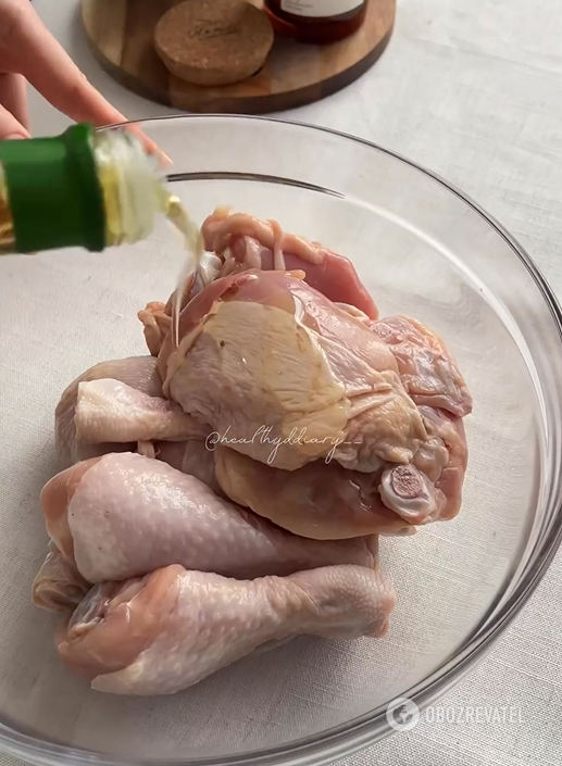 How to quickly bake chicken drumsticks to ensure crispy crust: a simple life hack